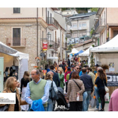 Tornareccio Regina di Miele 2026: al via la 20ª edizione, domenica ospite speciale Beppe Convertini