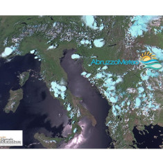 Annuvolamenti e afa intensificata sulle coste.