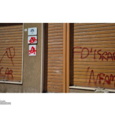 Pescara, imbrattata la sede di FdI con scritte offensive.