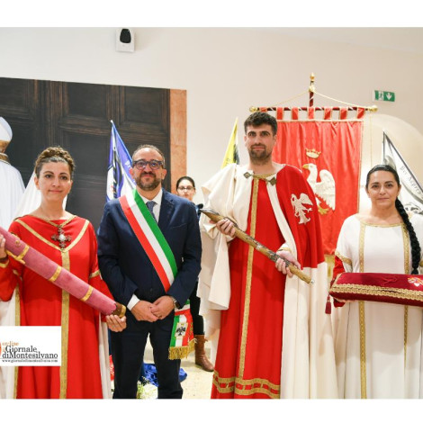 Perdonanza Celestiniana 2026: passaggio di consegne dei simboli ai nuovi protagonisti del Corteo della Bolla