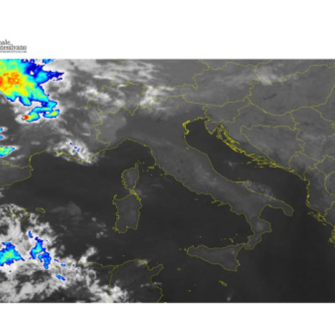 Caldo afoso lungo le coste. Mercoledì sera arriva caldo con punte di 42 gradi