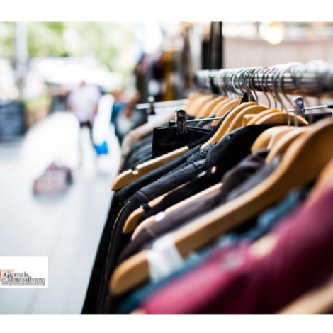 Gli Ambulanti di Forte dei Marmi a Montesilvano con le boutique