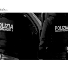 Teramo, arrestati due uomini colti in flagranza a spacciare cocaina, Polizia appostata dietro segnalazione.