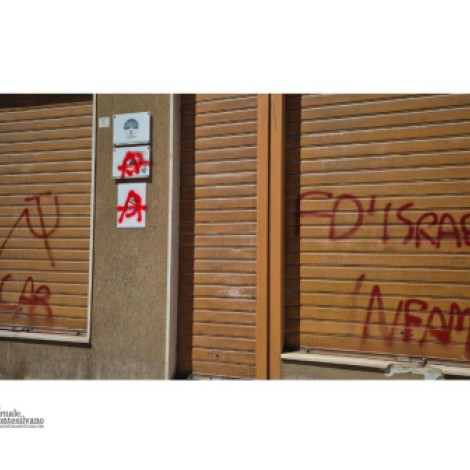 Pescara, imbrattata la sede di FdI con scritte offensive.