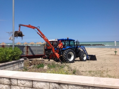 Montesilvano/Avviata la pulizia delle spiagge