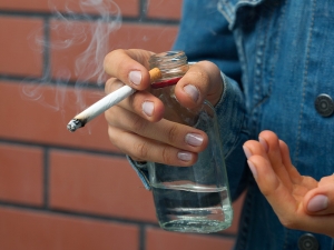 Tasse del peccato non scoraggiano Bacco e tabacco