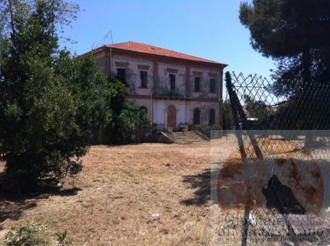 Montesilvano, parcheggi nell'area Villa Delfico