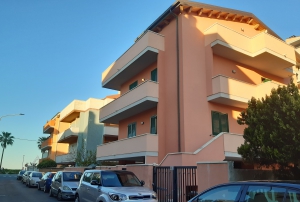 la alazzina dove i Carabinieri hanno fatto irruzione