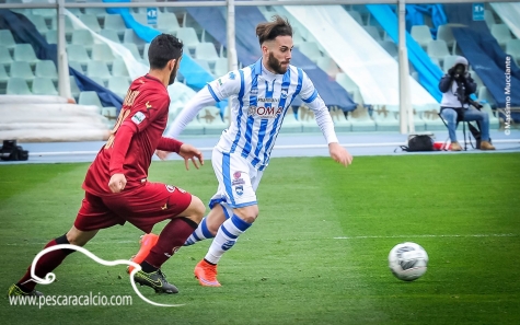 Calcio/serie B. Pescara Livorno 2-1, punti d'oro