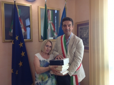 Montesilvano, donazione libri in biblioteca