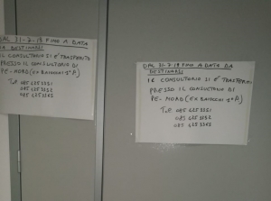 la notizia su un cartello affisso su una porta del NDS