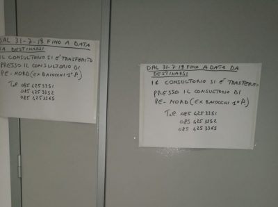 la notizia su un cartello affisso su una porta del NDS