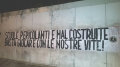 lo striscione di protesta