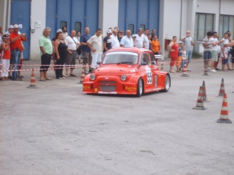 Montesilvano. Esibizioni e gincane al I Raduno d'auto d'epoca Vuesserevisioni