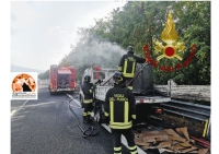 Incendio autocarro sulla A25