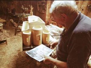 Artigianato. “Santa Maria del Lago vista dall’uomo di legno”