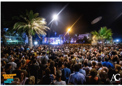 Roseto. Una rotonda sul mare diventata festival