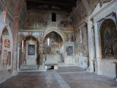 Cheisa di Santa Maria Cryptas di Fossa