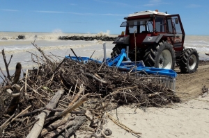 Montesilvano/Detriti sulle spiagge, costi onerosi su Comune e balneatori