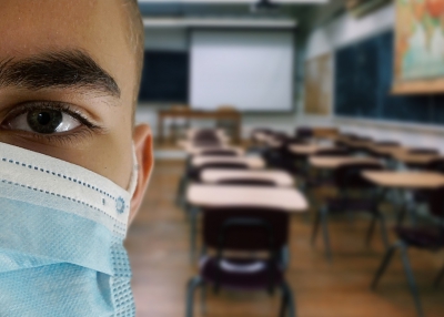 Scuola, si torna con visiere e mascherine.
