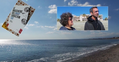 Il libro di Zappone, il mare di Gioiosa ionica, i turisti inglesi