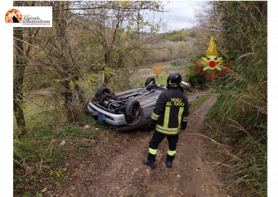 Manoppello Scalo, auto si ribalta in fase di manovra: il conducente ha 77 anni.