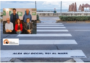 Montesilvano/Strisce pedonali con versi. PD: " Sono forme di distrazione"... "Cosa ne pensa Comandante di Polizia municipale?"