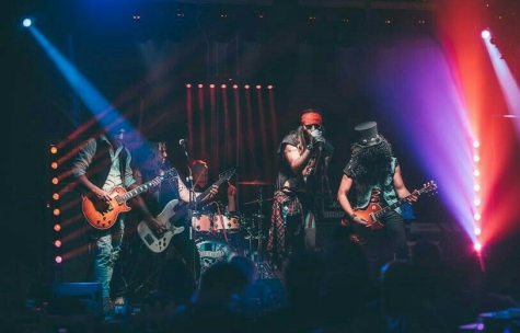 Estatica. Concerto/sfida cover AC/DC e Guns n' Roses