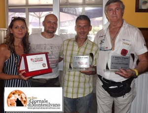 Le targhe riconoscimento per il raduno d'epoca Vuesserevisioni