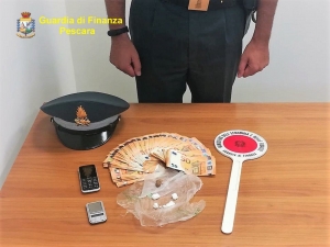 Pescara/Rancitelli. Arrestato spacciatore di eroina e cocaina destinate a movida