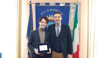 Montesilvano, Maragno premia il pianista Leonardo Pierdomenico
