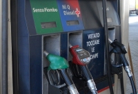 Benzina. Petizione contro accise: "Non vogliamo più pagare la guerra d'Etiopia"