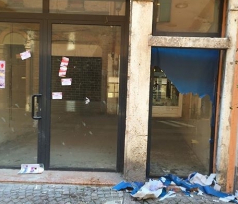 esempio di vetrina indecorosa