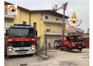 Pescara, incendio di un tetto in legno