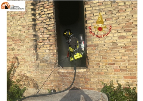 Pescara, incendio in via Salara