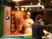 Pescara. Si a mangiare cibo sul posto in gastronomia e agli orti urbani
