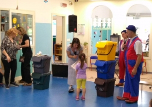 Montesilvano. Bambini a lezione di differenziata con Clown