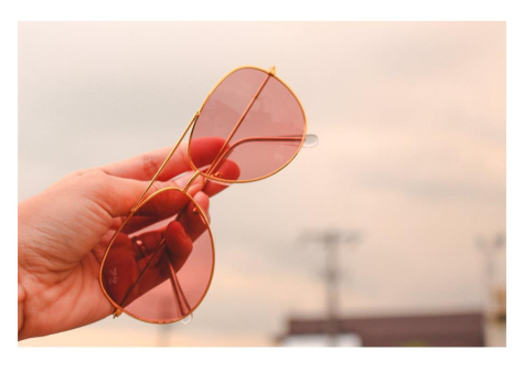 Occhiali da sole e outfit: la sottile arte dell'abbinamento perfetto