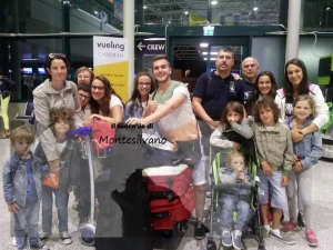 La prima famiglia montesilvanese a partire, accanto a loro mamma Fernanda e tutta la famiglia a salutarli.