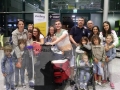 La prima famiglia montesilvanese a partire, accanto a loro mamma Fernanda e tutta la famiglia a salutarli.