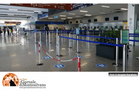 Pescara. Aereo dalla Romania. Passeggeri in quarantena.