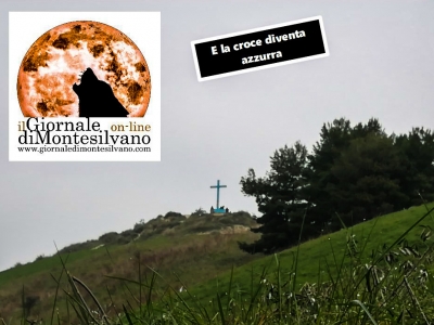 Montesilvano, colle della vecchia, lì si riuniscono molti ragazzi e la croce diventa azzurra