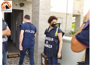 Pescara. “Frodi carosello” con autoveicoli di tutta Europa. Sequestrati 6,3 mln euro  di 34 società