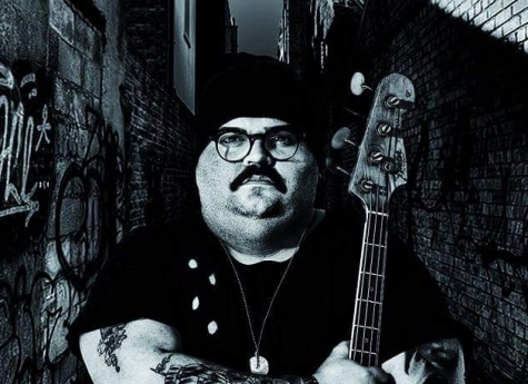 nella foto Enrico Bevilacqua noto per il suo groove possente