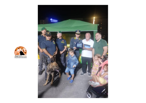 Montesilvano, al ‘Mercatino dei Bambini’ “Maverik” unità cinofila della Guardia di Finanza di Pescara