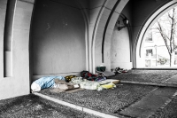 Pescara. Dormitorio nella stazione, "visto l'enorme disponibilità di spazi vuoti"