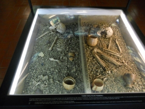 Museo delle genti d'Abruzzo - tombe neolitiche femminili