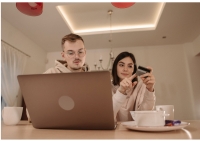 Carte di credito, tanti vantaggi però occhio alle condizioni. Ecco su cosa prestare attenzione.