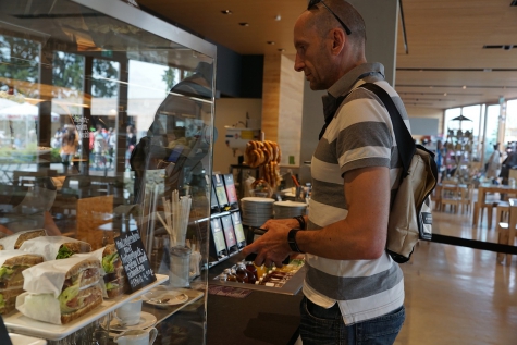 Confcommercio, ancora forte calo consumi, -30% a maggio