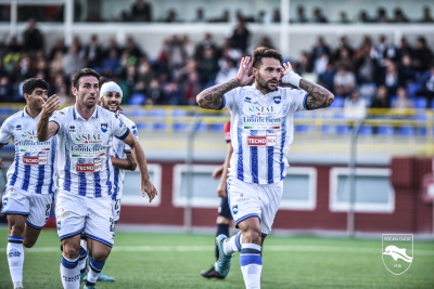 Esulta il bomber Lescano, alla sua miglior stagione in carriera